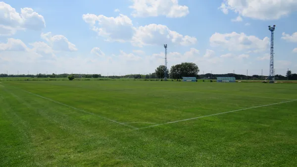 16015-25-fussball-trainingslager-gyirmot-sport_wellness_hotel-naturrasen-6