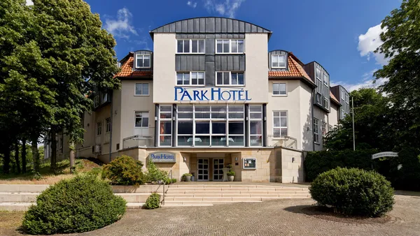 Parkhotel Altes Kaffeehaus - SOCCATOURS