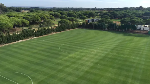 Fußballplatz Novo Sancti Petri - SOCCATOURS