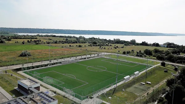 Kunstrasenplatz Balatonalmádi - SOCCATOURS