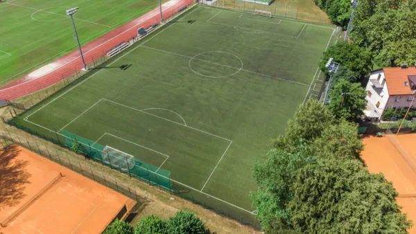 Kunstrasenplatz Stadion Kodeljevo - SOCCATOURS