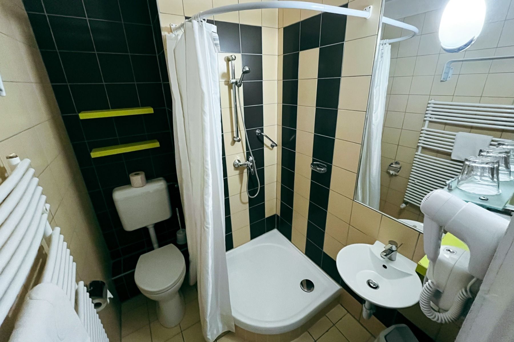 Harmonia Hotel & Restaurant