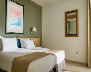 Aparthotel Vistasol Image three