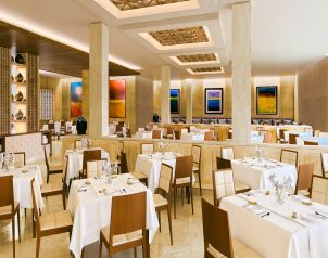 Hotel Barrosa Park Image two
