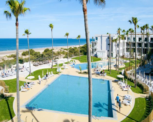 Hotel Barrosa Park Image one