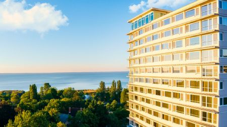 https://www.soccatours.ch/media/catalog/product/cache/da432fc9ee79dfca32e073c2235ab4d7/1/6/16203-00-fussball-trainingslager-balatonalmadi-hunguest-bal-resort-hotelansicht_1.jpg