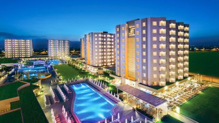 https://www.soccatours.ch/media/catalog/product/cache/da432fc9ee79dfca32e073c2235ab4d7/1/7/17037-00-fussball-trainingslager-lara-hotel_grand_park_lara-aussenansicht.jpg