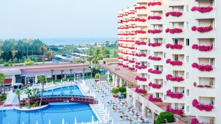 https://www.soccatours.ch/media/catalog/product/cache/da432fc9ee79dfca32e073c2235ab4d7/1/7/17037-01-fussball-trainingslager-lara-hotel_grand_park_lara-aussenansicht.jpg