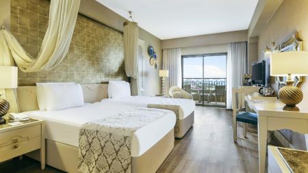 https://www.soccatours.ch/media/catalog/product/cache/da432fc9ee79dfca32e073c2235ab4d7/1/7/17109-10-fussball-trainingslager-belek-spice_hotel-zimmer_1.jpg