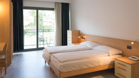 https://www.soccatours.ch/media/catalog/product/cache/da432fc9ee79dfca32e073c2235ab4d7/2/3/238274721.jpg