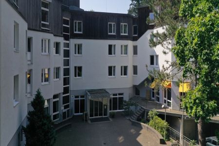 https://www.soccatours.ch/media/catalog/product/cache/da432fc9ee79dfca32e073c2235ab4d7/d/j/djhfreiburg_front_9.jpeg