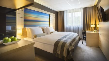 https://www.soccatours.ch/media/catalog/product/cache/da432fc9ee79dfca32e073c2235ab4d7/e/c/economy_twin_room_1.jpg