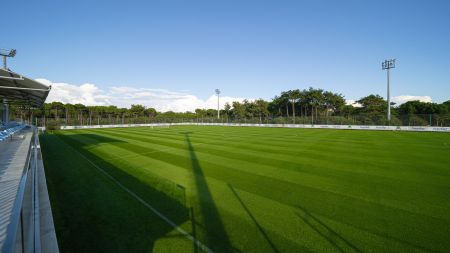https://www.soccatours.ch/media/catalog/product/cache/da432fc9ee79dfca32e073c2235ab4d7/f/o/football_fields_1_.jpg