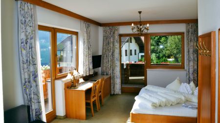 https://www.soccatours.ch/media/catalog/product/cache/da432fc9ee79dfca32e073c2235ab4d7/f/u/fu_balltrainingslager_alpina_resort_soccatours_7_.jpg