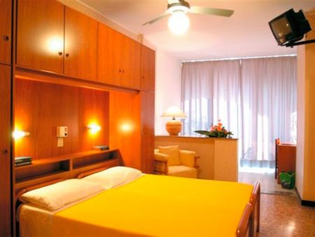 https://www.soccatours.ch/media/catalog/product/cache/da432fc9ee79dfca32e073c2235ab4d7/f/u/fu_balltrainingslager_bellavista_soccatours_3_.jpg