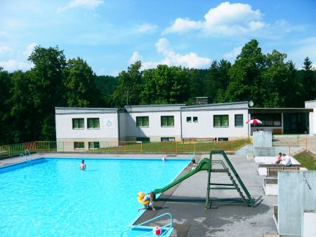 https://www.soccatours.ch/media/catalog/product/cache/da432fc9ee79dfca32e073c2235ab4d7/f/u/fu_balltrainingslager_drosendorf_soccatours_8_.jpg