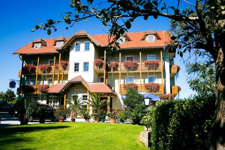 https://www.soccatours.ch/media/catalog/product/cache/da432fc9ee79dfca32e073c2235ab4d7/f/u/fu_balltrainingslager_eichbergerhof_soccatours.jpg