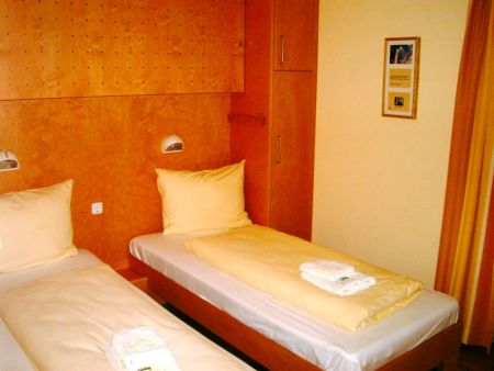 https://www.soccatours.ch/media/catalog/product/cache/da432fc9ee79dfca32e073c2235ab4d7/f/u/fu_balltrainingslager_f_rstenfeld_soccatours_5_.jpg