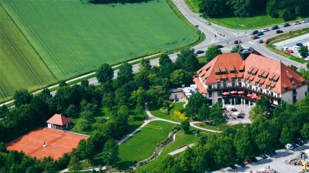 https://www.soccatours.ch/media/catalog/product/cache/da432fc9ee79dfca32e073c2235ab4d7/f/u/fu_balltrainingslager_flair_park_hotel_soccatours.jpg