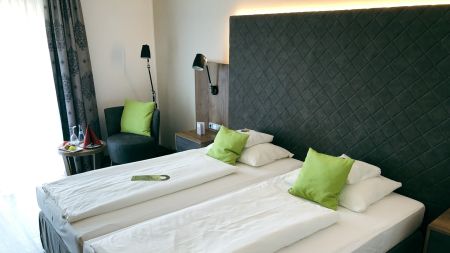https://www.soccatours.ch/media/catalog/product/cache/da432fc9ee79dfca32e073c2235ab4d7/f/u/fu_balltrainingslager_flair_park_hotel_soccatours_9_.jpg