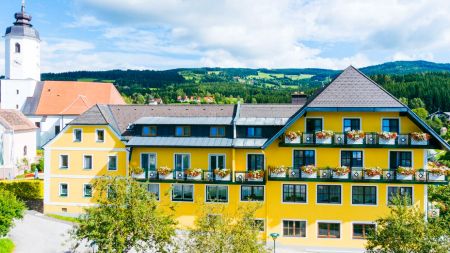 https://www.soccatours.ch/media/catalog/product/cache/da432fc9ee79dfca32e073c2235ab4d7/f/u/fu_balltrainingslager_florianihof_soccatours.jpg