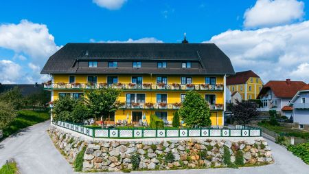 https://www.soccatours.ch/media/catalog/product/cache/da432fc9ee79dfca32e073c2235ab4d7/f/u/fu_balltrainingslager_florianihof_soccatours_2_.jpg