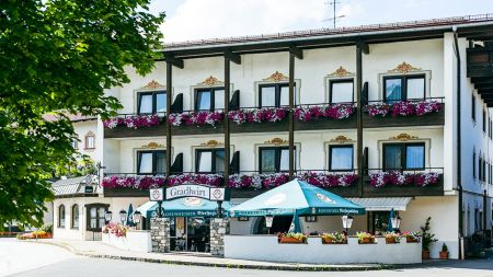https://www.soccatours.ch/media/catalog/product/cache/da432fc9ee79dfca32e073c2235ab4d7/f/u/fu_balltrainingslager_gasthof_gradlwirt_soccatours.jpg
