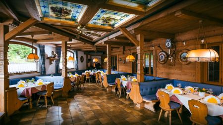 https://www.soccatours.ch/media/catalog/product/cache/da432fc9ee79dfca32e073c2235ab4d7/f/u/fu_balltrainingslager_gasthof_gradlwirt_soccatours_2_.jpg