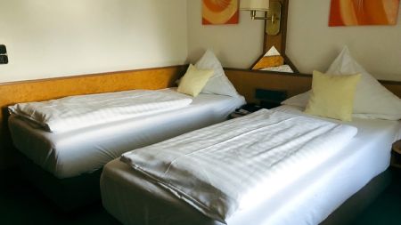 https://www.soccatours.ch/media/catalog/product/cache/da432fc9ee79dfca32e073c2235ab4d7/f/u/fu_balltrainingslager_gasthof_maisberger_soccatours_4_.jpg