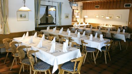 https://www.soccatours.ch/media/catalog/product/cache/da432fc9ee79dfca32e073c2235ab4d7/f/u/fu_balltrainingslager_gasthof_maisberger_soccatours_6_.jpg