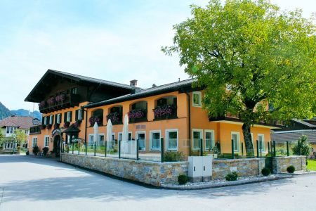 https://www.soccatours.ch/media/catalog/product/cache/da432fc9ee79dfca32e073c2235ab4d7/f/u/fu_balltrainingslager_gasthof_pointwirt_soccatours_2_.jpg