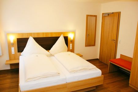 https://www.soccatours.ch/media/catalog/product/cache/da432fc9ee79dfca32e073c2235ab4d7/f/u/fu_balltrainingslager_gasthof_soccatours_10_.jpg