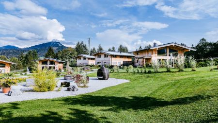 https://www.soccatours.ch/media/catalog/product/cache/da432fc9ee79dfca32e073c2235ab4d7/f/u/fu_balltrainingslager_grosslehen_hotels_und_chalets_soccatours_2_.jpg