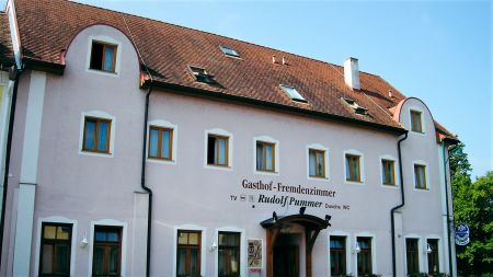 https://www.soccatours.ch/media/catalog/product/cache/da432fc9ee79dfca32e073c2235ab4d7/f/u/fu_balltrainingslager_gsthof_pummer_soccatours.jpg