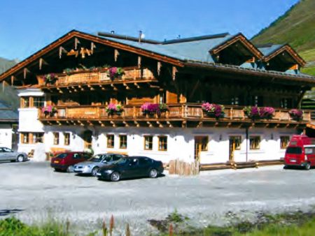 https://www.soccatours.ch/media/catalog/product/cache/da432fc9ee79dfca32e073c2235ab4d7/f/u/fu_balltrainingslager_h_henleistungszentrum_k_htai_soccatours_3_.jpg