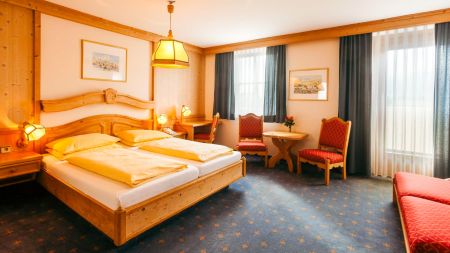 https://www.soccatours.ch/media/catalog/product/cache/da432fc9ee79dfca32e073c2235ab4d7/f/u/fu_balltrainingslager_hotel-gasthof_br_ckenwirt_soccatours_2_.jpg