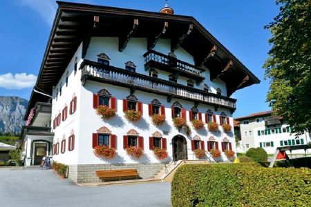 https://www.soccatours.ch/media/catalog/product/cache/da432fc9ee79dfca32e073c2235ab4d7/f/u/fu_balltrainingslager_hotel-gasthof_in_angerberg_soccatours.jpg