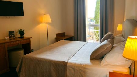 https://www.soccatours.ch/media/catalog/product/cache/da432fc9ee79dfca32e073c2235ab4d7/f/u/fu_balltrainingslager_hotel_dore_soccatours_8_.jpg