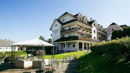 https://www.soccatours.ch/media/catalog/product/cache/da432fc9ee79dfca32e073c2235ab4d7/f/u/fu_balltrainingslager_hotel_fast_soccatours.jpg