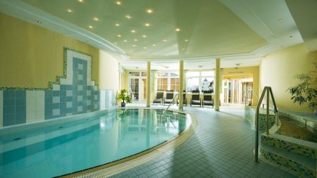 https://www.soccatours.ch/media/catalog/product/cache/da432fc9ee79dfca32e073c2235ab4d7/f/u/fu_balltrainingslager_hotel_fast_soccatours_16_.jpg