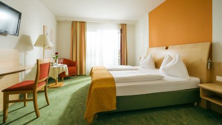 https://www.soccatours.ch/media/catalog/product/cache/da432fc9ee79dfca32e073c2235ab4d7/f/u/fu_balltrainingslager_hotel_fast_soccatours_8_.jpg