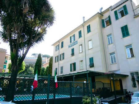 https://www.soccatours.ch/media/catalog/product/cache/da432fc9ee79dfca32e073c2235ab4d7/f/u/fu_balltrainingslager_hotel_florenz_soccatours_2_.jpg