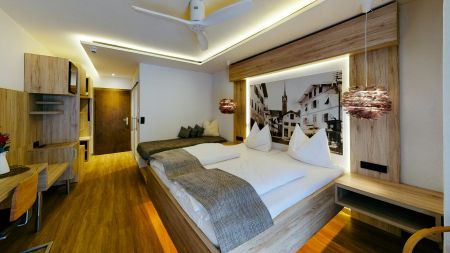 https://www.soccatours.ch/media/catalog/product/cache/da432fc9ee79dfca32e073c2235ab4d7/f/u/fu_balltrainingslager_hotel_gasthof_adler_soccatours_5_.jpg
