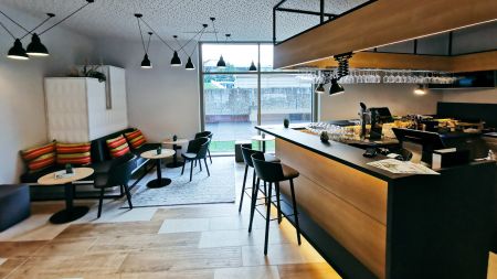 https://www.soccatours.ch/media/catalog/product/cache/da432fc9ee79dfca32e073c2235ab4d7/f/u/fu_balltrainingslager_hotel_harry_s_home_telfs_soccatours_2_.jpg