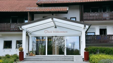 https://www.soccatours.ch/media/catalog/product/cache/da432fc9ee79dfca32e073c2235ab4d7/f/u/fu_balltrainingslager_hotel_in_bad_birmbach_soccatours_2_.jpg