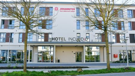 https://www.soccatours.ch/media/catalog/product/cache/da432fc9ee79dfca32e073c2235ab4d7/f/u/fu_balltrainingslager_hotel_includio_soccatours.jpg