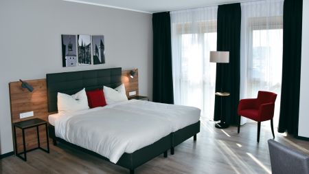 https://www.soccatours.ch/media/catalog/product/cache/da432fc9ee79dfca32e073c2235ab4d7/f/u/fu_balltrainingslager_hotel_includio_soccatours_3_.jpg