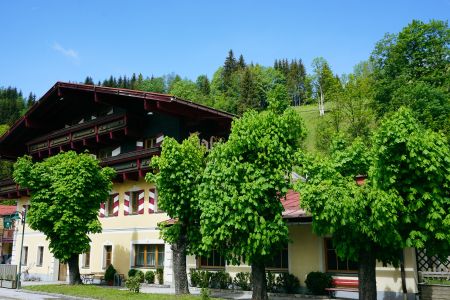 https://www.soccatours.ch/media/catalog/product/cache/da432fc9ee79dfca32e073c2235ab4d7/f/u/fu_balltrainingslager_hotel_josef_soccatours_1.jpg