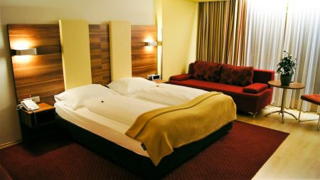 https://www.soccatours.ch/media/catalog/product/cache/da432fc9ee79dfca32e073c2235ab4d7/f/u/fu_balltrainingslager_hotel_kufsteinerhof_soccatours_10_.jpg