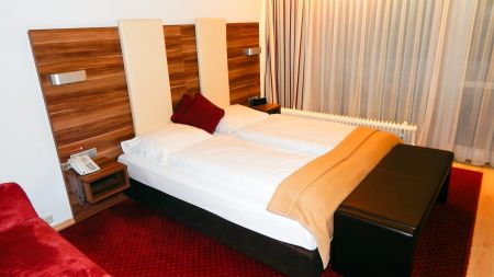 https://www.soccatours.ch/media/catalog/product/cache/da432fc9ee79dfca32e073c2235ab4d7/f/u/fu_balltrainingslager_hotel_kufsteinerhof_soccatours_11_.jpg
